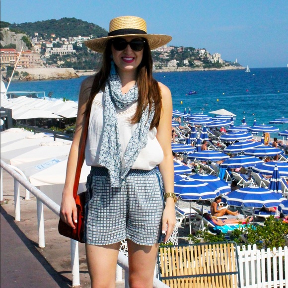 Vero Moda Blue Tile-Print Shorts with Pockets - Picture 2 of 2